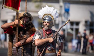 trupa de reenactori din alba iulia cu legionari romani, prezentă