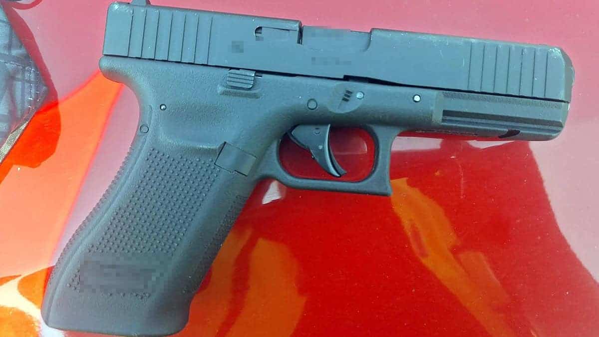 pistol airsoft și muniție, găsite într un microbuz la vama stânca.